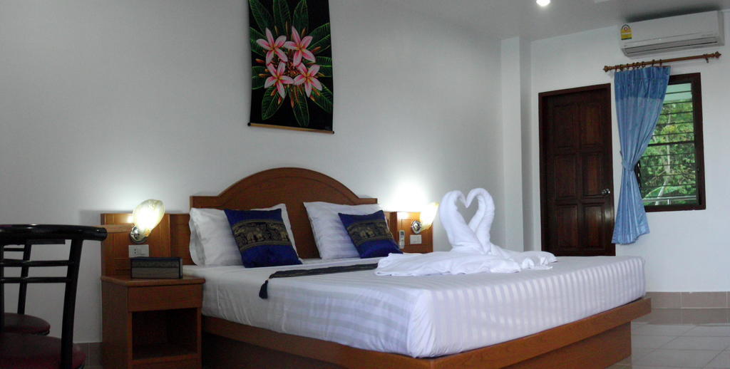 Neeraja Guesthouse Patong Room photo